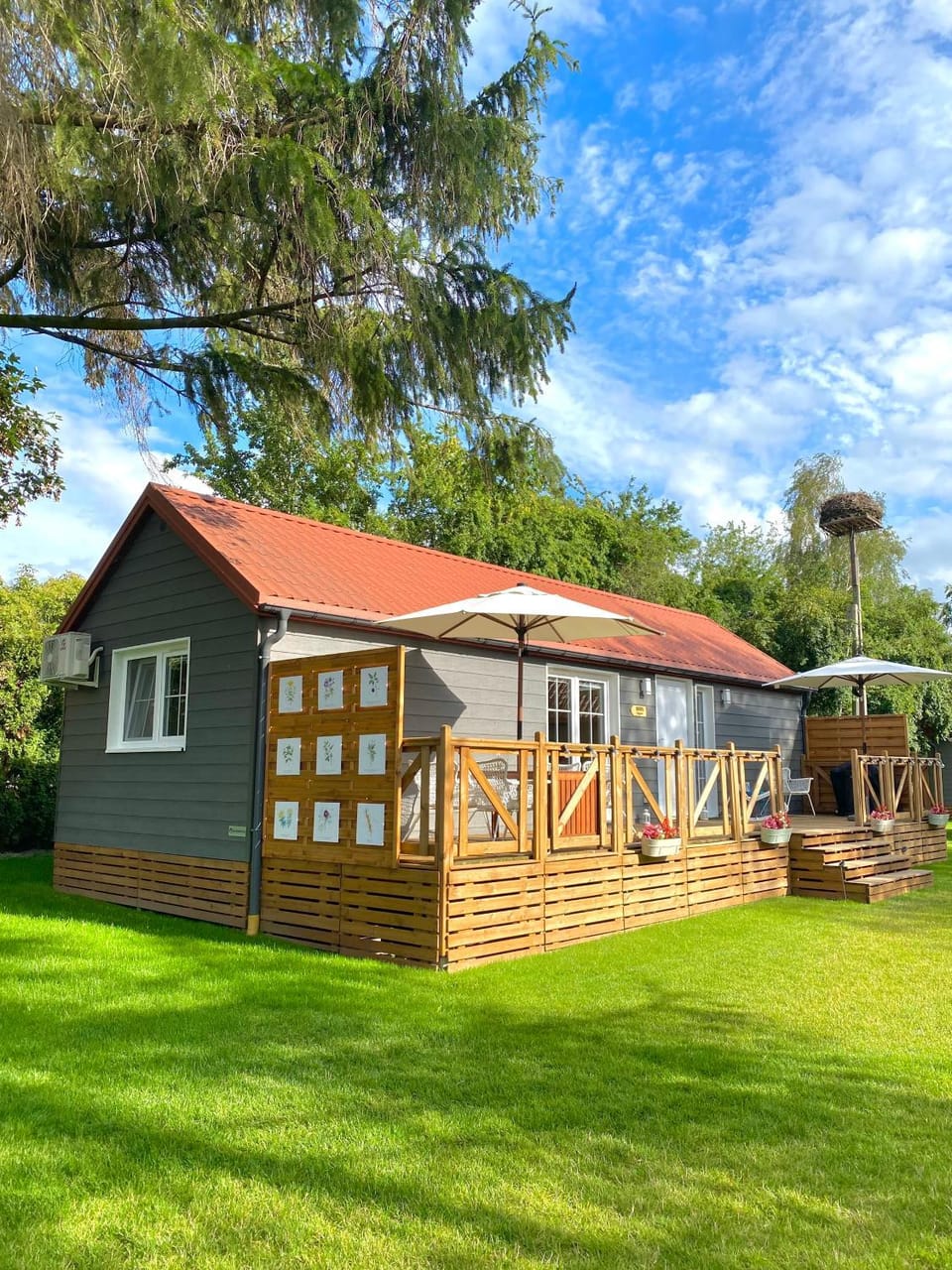 Property building, BBQ facilities, Garden, Balcony/Terrace, Balcony/Terrace, Food, sunbed