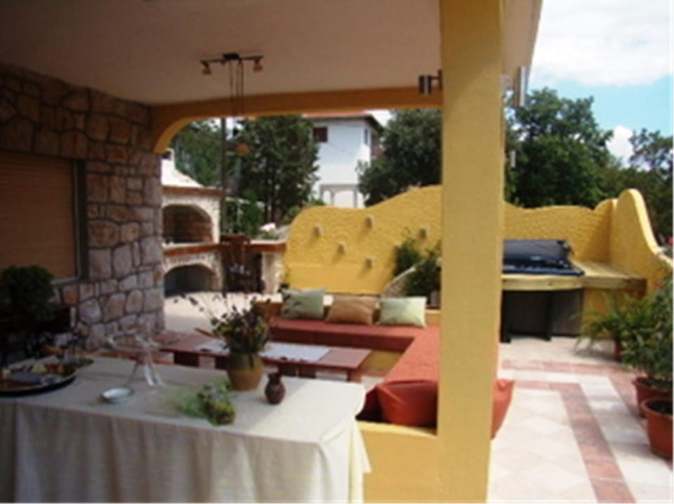 BBQ facilities, Seating area