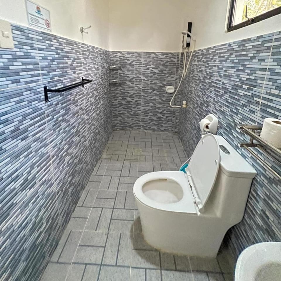 Paradise Beach Guest House Bed and Breakfast in Central Visayas