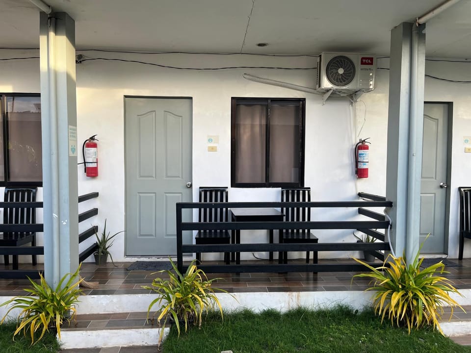 Paradise Beach Guest House Bed and Breakfast in Central Visayas