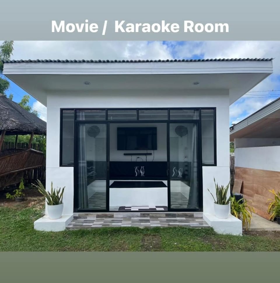 Paradise Beach Guest House Bed and Breakfast in Central Visayas