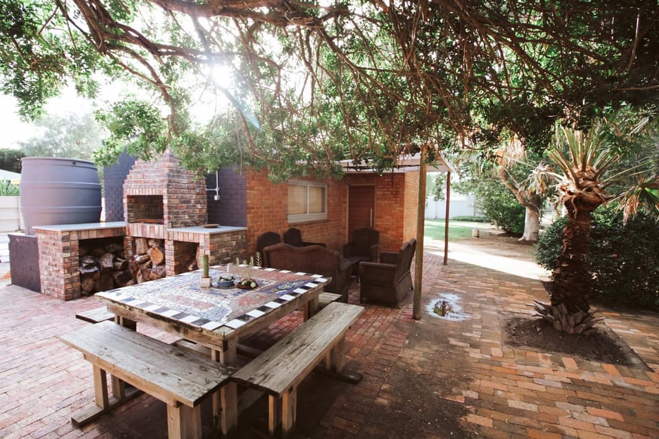 Patio, Spring, Day, Night, Natural landscape, Winter, Summer, BBQ facilities, Garden, Dining area, Autumn, Garden view, Seasons, Sunrise, Sunset