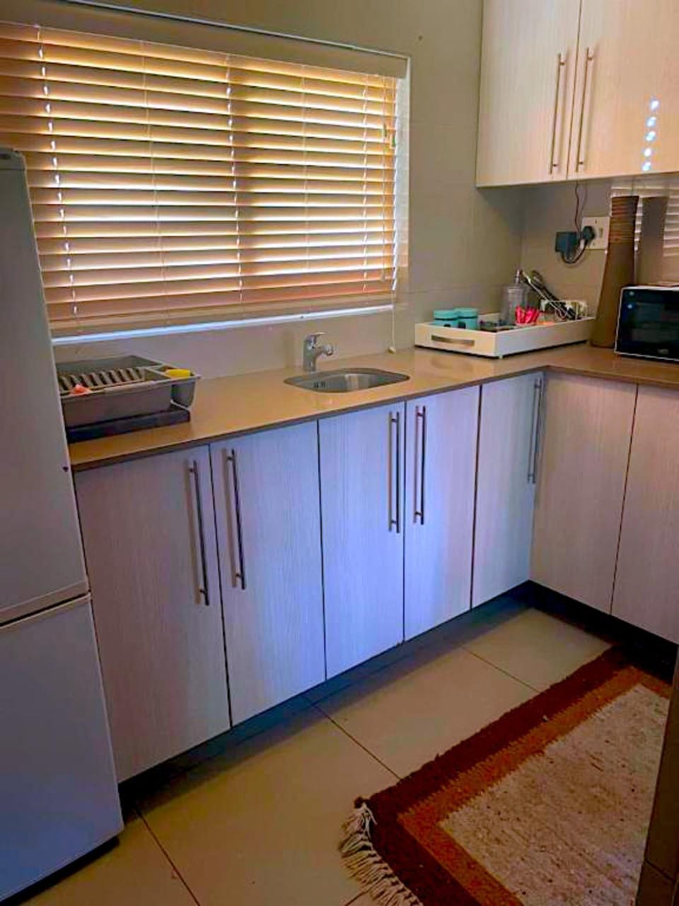 Kitchen or kitchenette, microwave, kitchen