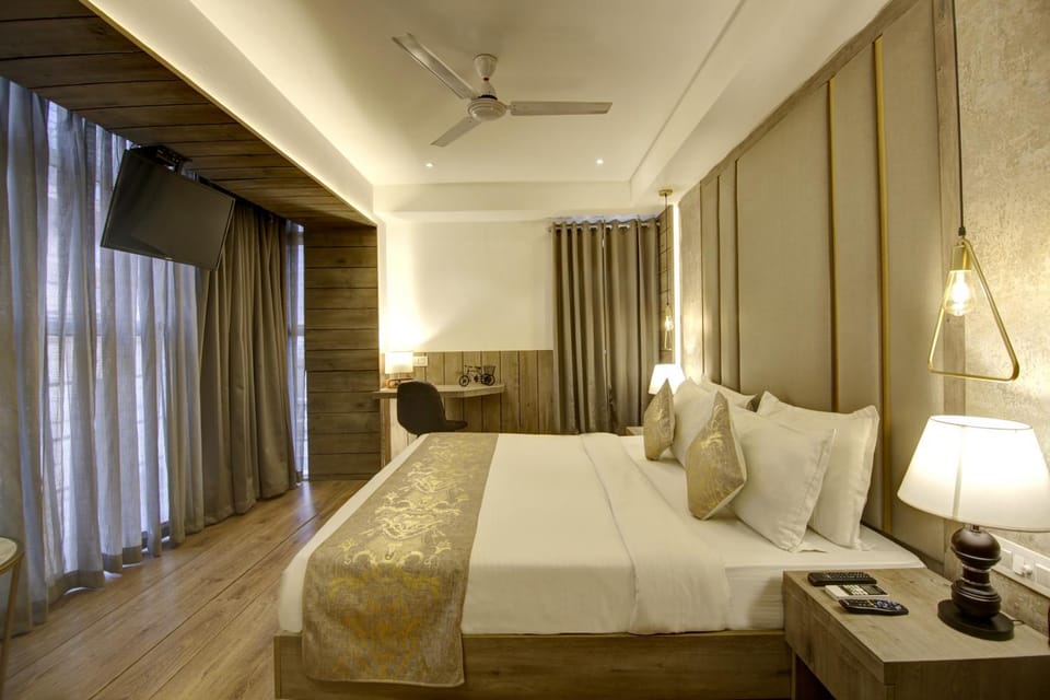 Bed, View (from property/room), Living room, Photo of the whole room, Seating area, Bedroom, air conditioner