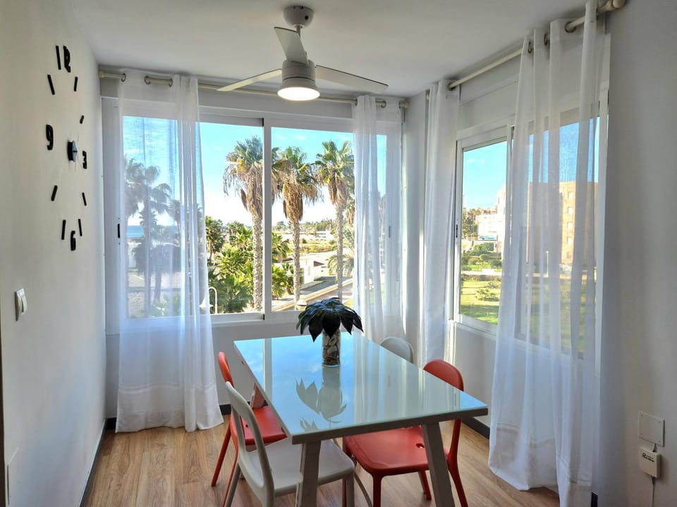 Communal lounge/ TV room, Sea view, Sea view