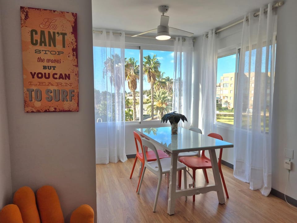 Communal lounge/ TV room, Sea view