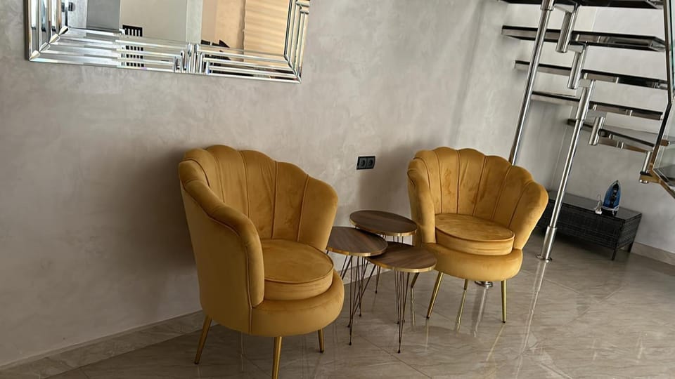 2 Bed Flat - Sleeps 5 - Pets - Pool - Parking Apartment in Morocco