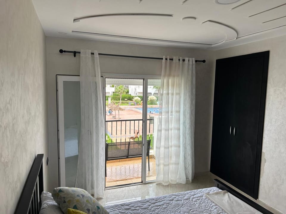 2 Bed Flat - Sleeps 5 - Pets - Pool - Parking Apartment in Morocco
