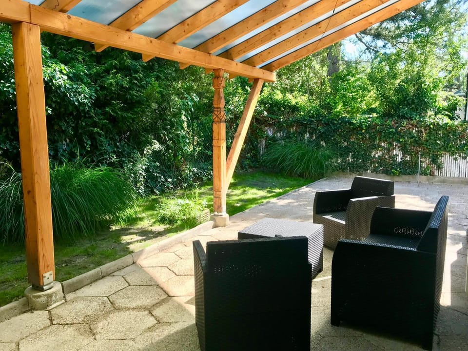 Patio, BBQ facilities, Garden