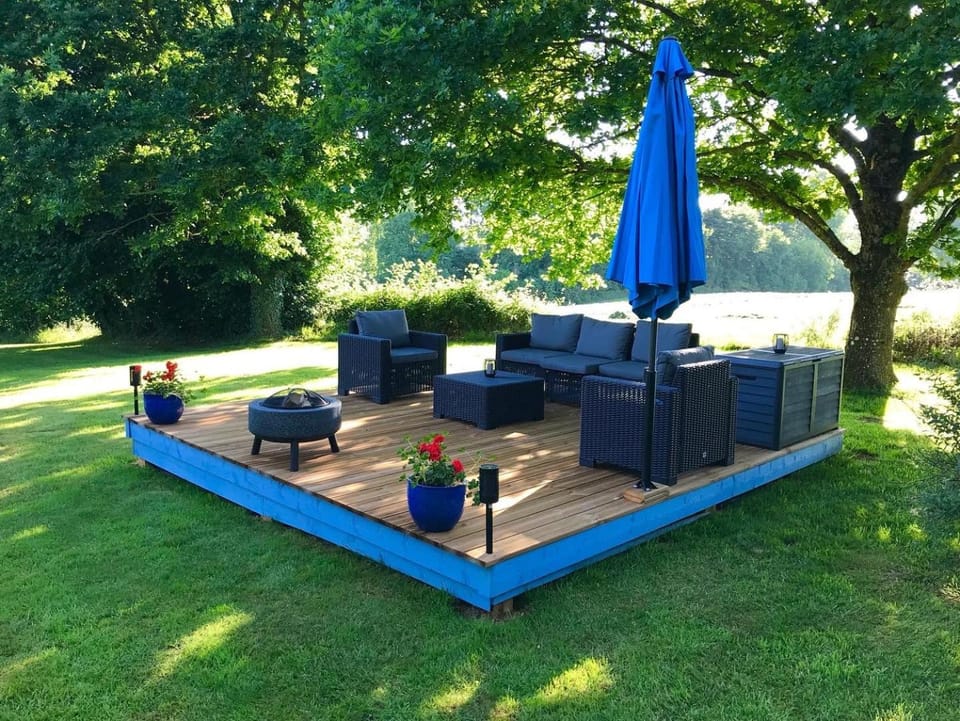 Garden, Seating area, Garden view