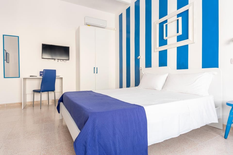 Bed, Photo of the whole room, air conditioner