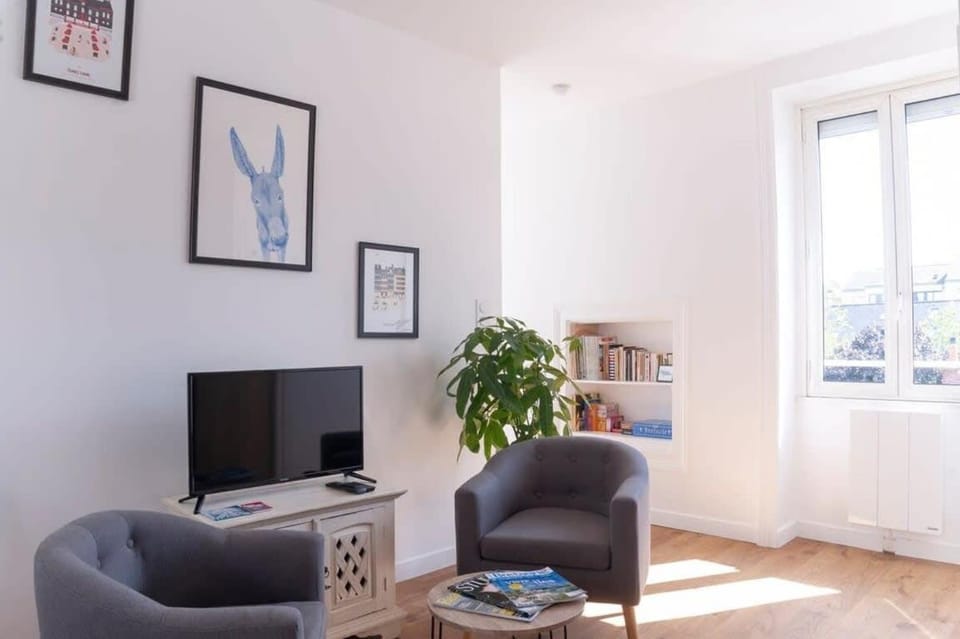 Communal lounge/ TV room, TV and multimedia, Living room, Seating area