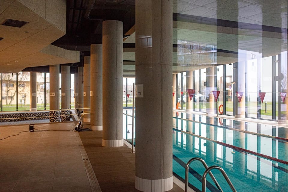 Swimming pool
