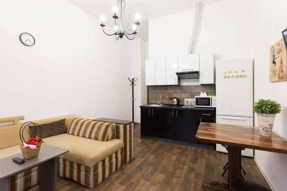 Kitchen or kitchenette, Living room, Seating area, Dining area, Communal kitchen