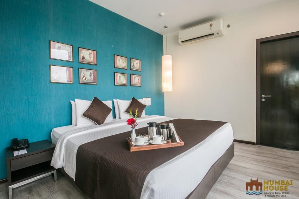 Bed, Coffee/tea facilities, Food and drinks, Photo of the whole room, Bedroom, Food, Breakfast, Continental breakfast, Buffet breakfast, Drinks, Alcoholic drinks