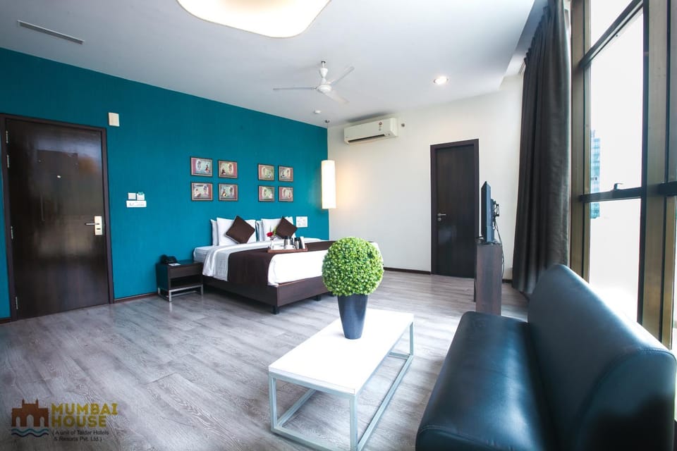 Property building, Restaurant/places to eat, Photo of the whole room, Swimming pool, Breakfast