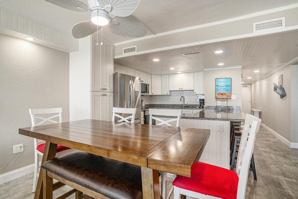 1001 Waters Edge Resort condo Apartment in Garden City
