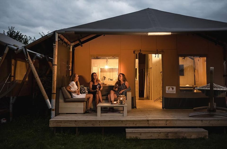 Luxe Safaritent 6 persoons op Camping Rijsterbos Luxury tent in Friesland, Netherlands