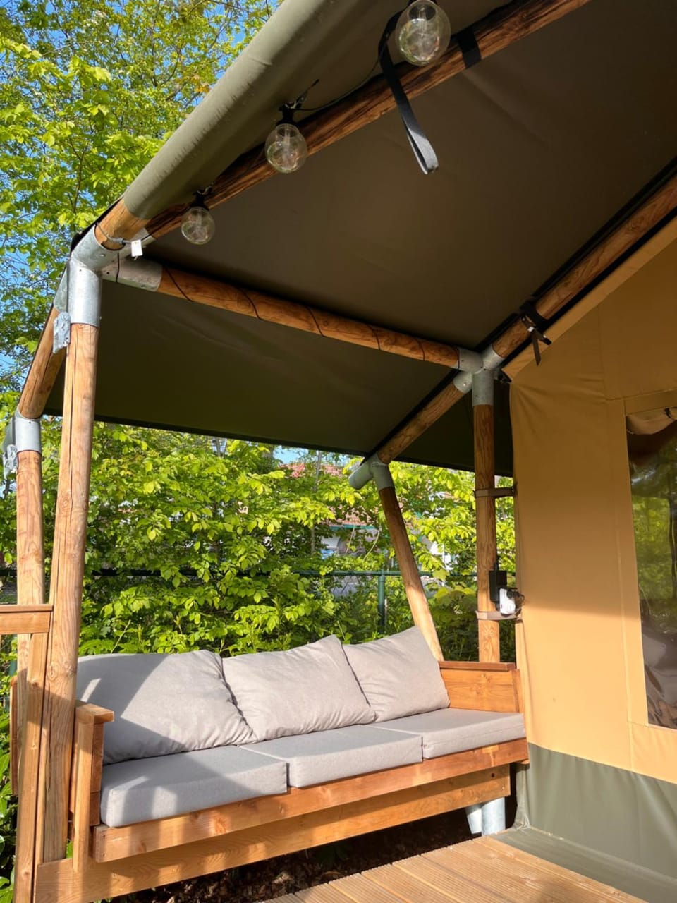 Luxe Safaritent 6 persoons op Camping Rijsterbos Luxury tent in Friesland, Netherlands
