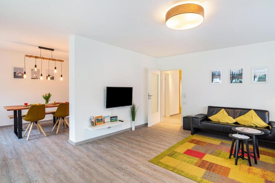 Communal lounge/ TV room, Living room, Seating area, Dining area