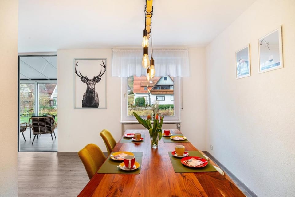 Seating area, Dining area, Food