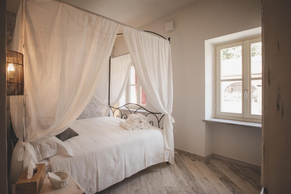 Bed, Decorative detail, Bedroom