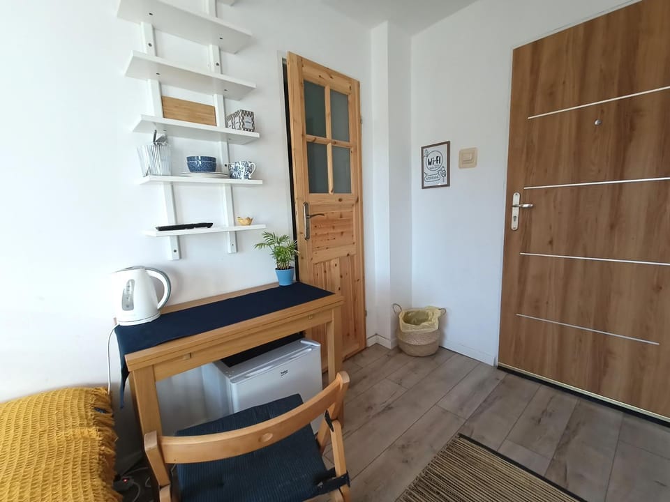 Lemuria Pokój z łazienką Szkolna Hostel in Lower Silesian Voivodeship