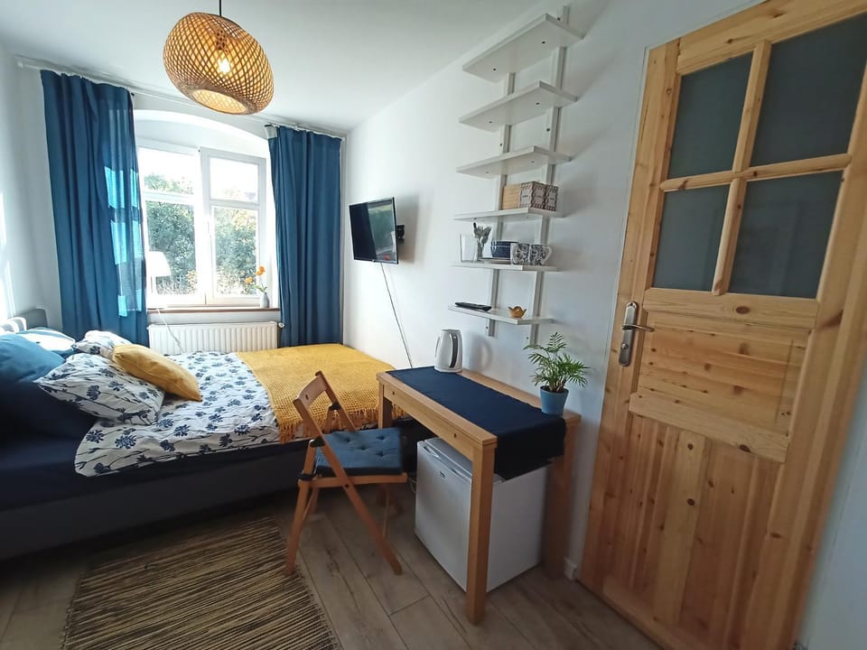 Lemuria Pokój z łazienką Szkolna Hostel in Lower Silesian Voivodeship