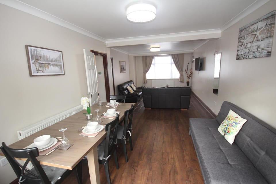 Kenton House House in Edgware