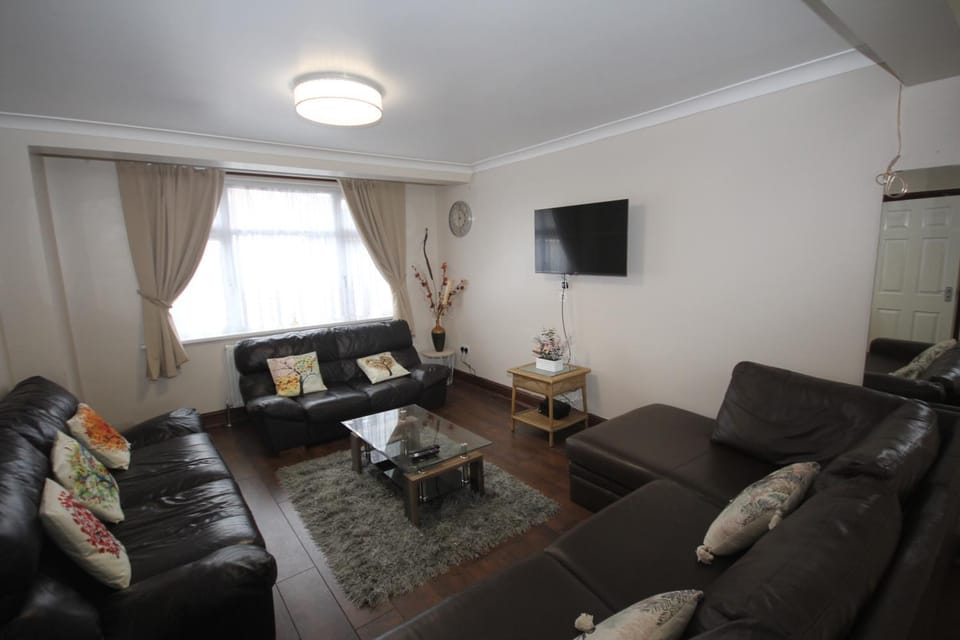 Kenton House House in Edgware