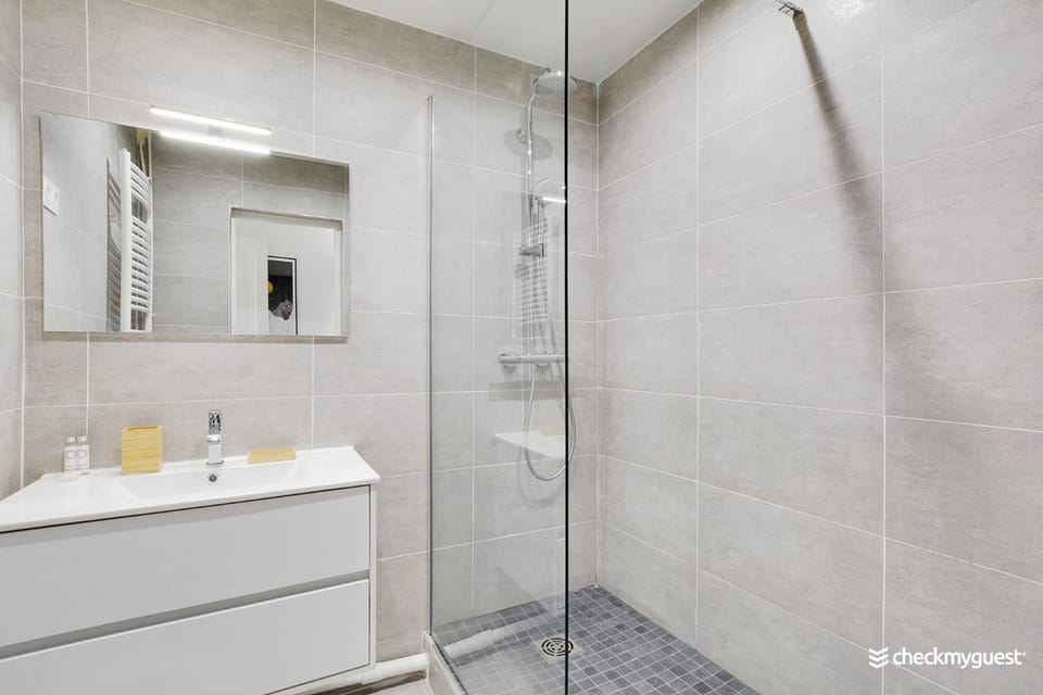 Shower, Bathroom