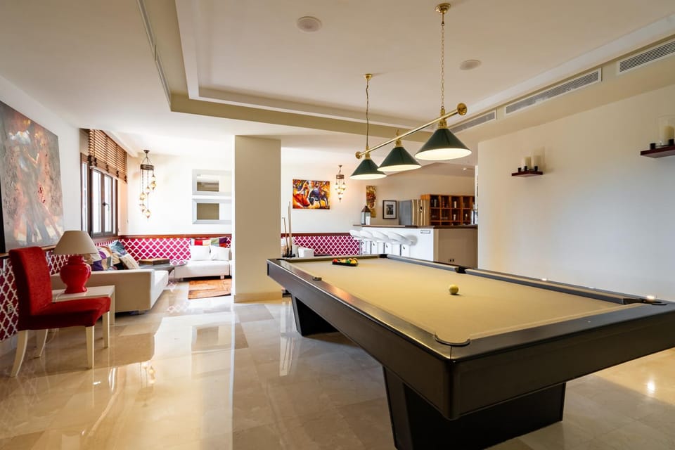 Billiard, Game Room, Seating area