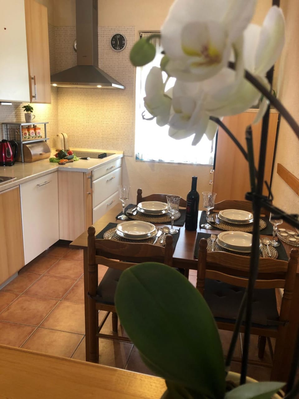 Kitchen or kitchenette, Dining area
