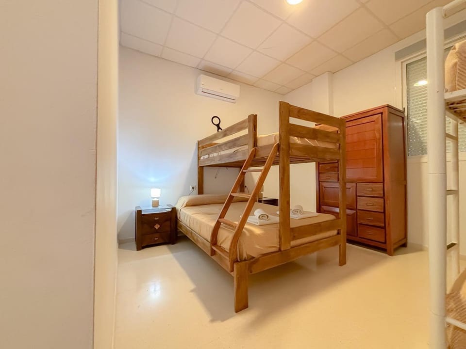 Bed, Photo of the whole room, Bedroom, bunk bed, heating, locker, air conditioner
