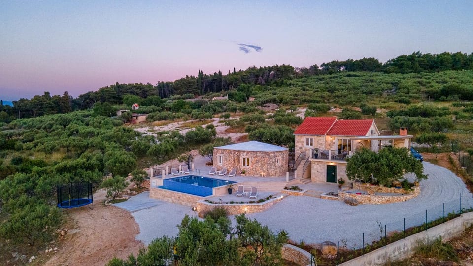 Property building, Bird's eye view, Swimming pool