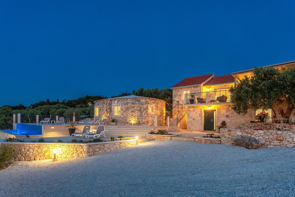 Property building, Summer, Beach, Swimming pool, young children