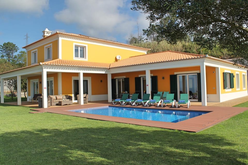 Property building, Garden, Swimming pool