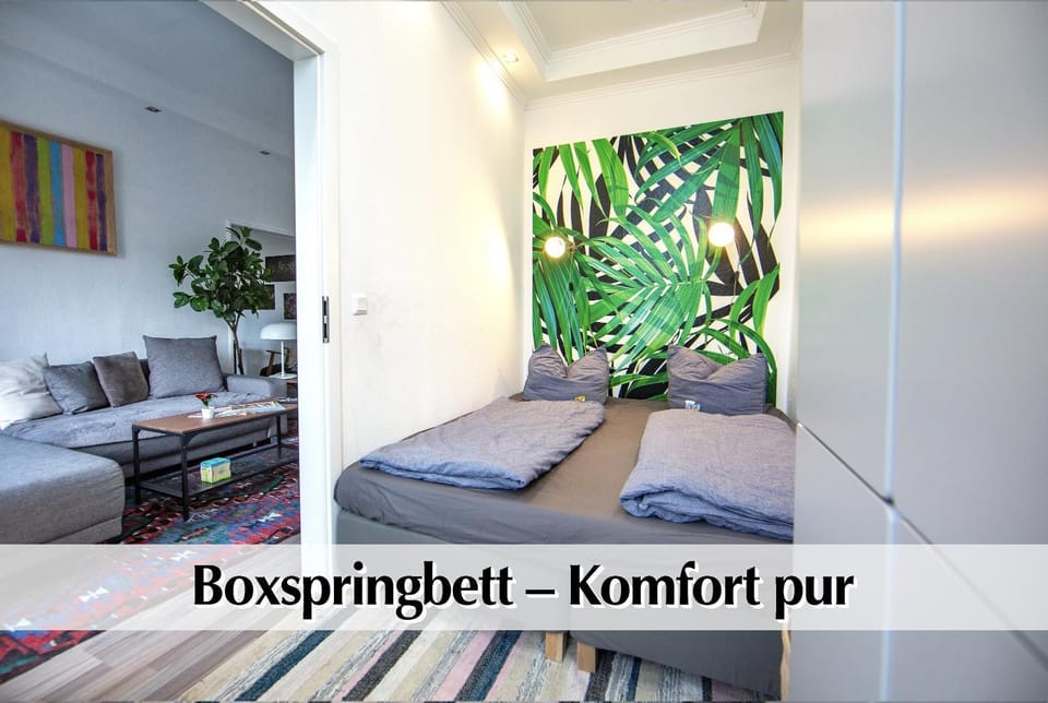 Bed, Living room, Photo of the whole room, Seating area, Bedroom, Text overlay