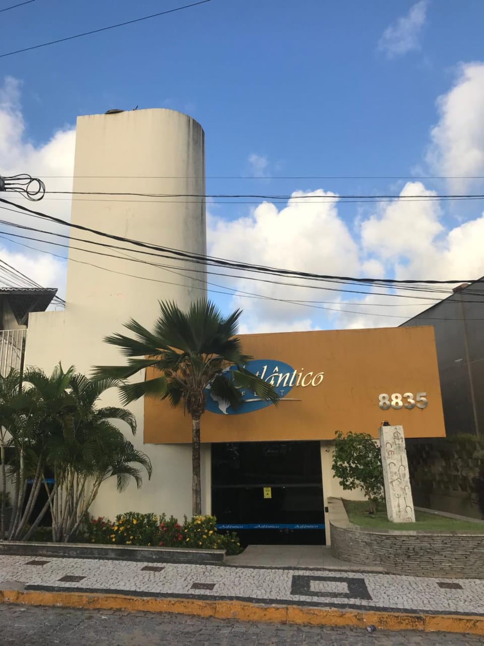 Facade/entrance