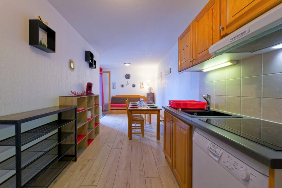 Kitchen or kitchenette, Dining area, dishwasher, stove, stove, kitchen, kitchen