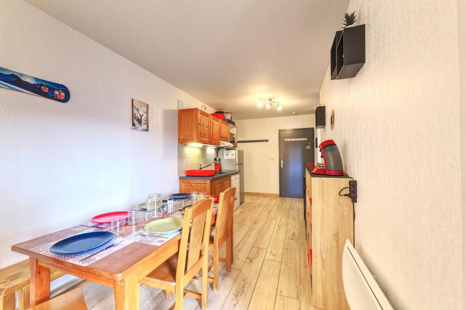 Kitchen or kitchenette, Living room, Dining area, dishwasher, stove