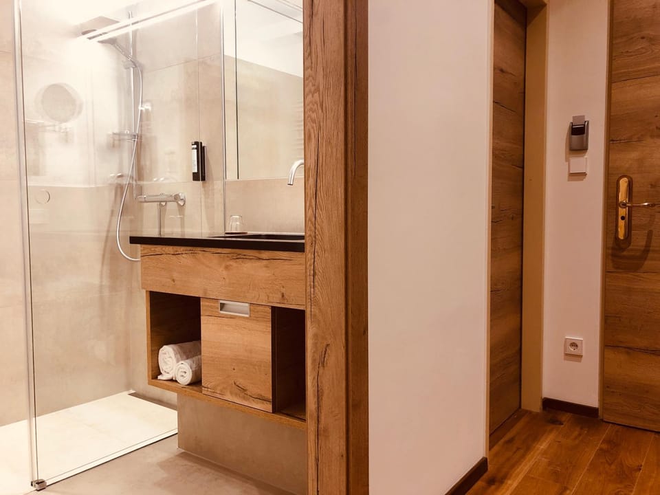 Shower, Bathroom, towels