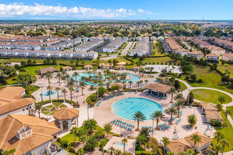 Bird's eye view, Swimming pool