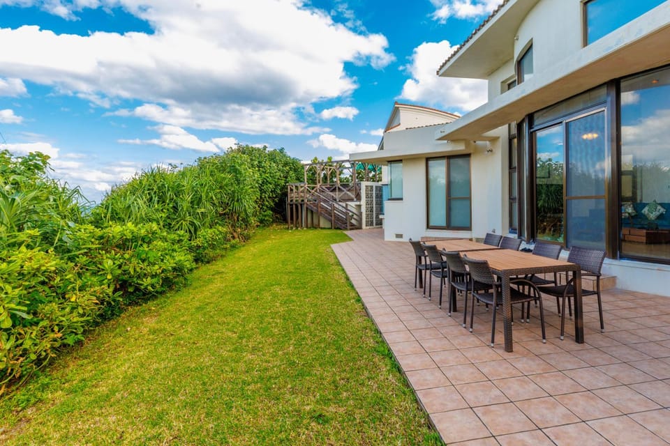 オーシャンビュー BBQ可能 最大15名 3寝室3バスルーム Nalu Mele Resort Villa in Okinawa Prefecture