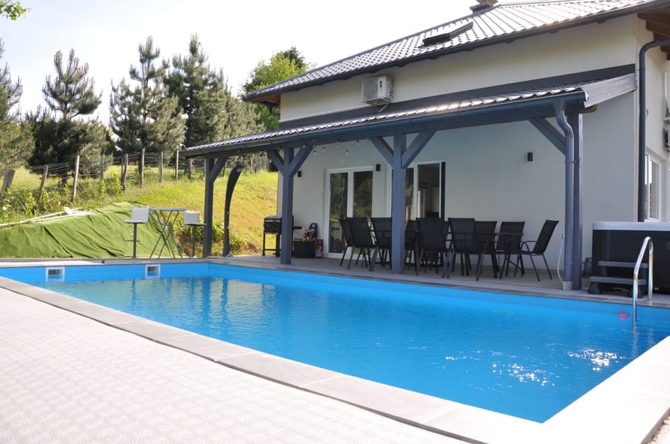 Pool view, Swimming pool