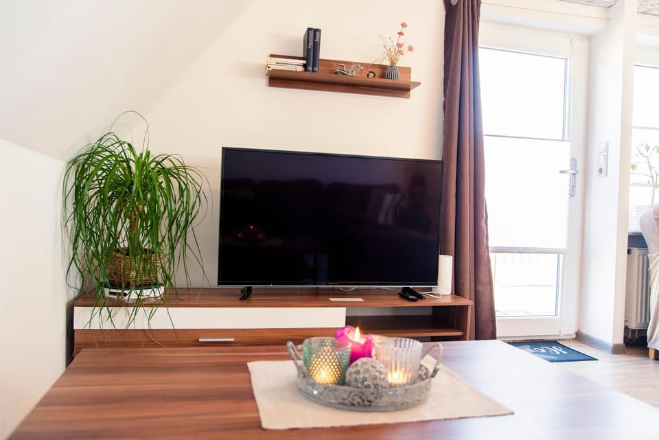 Communal lounge/ TV room, TV and multimedia, View (from property/room), Decorative detail, internet, internet