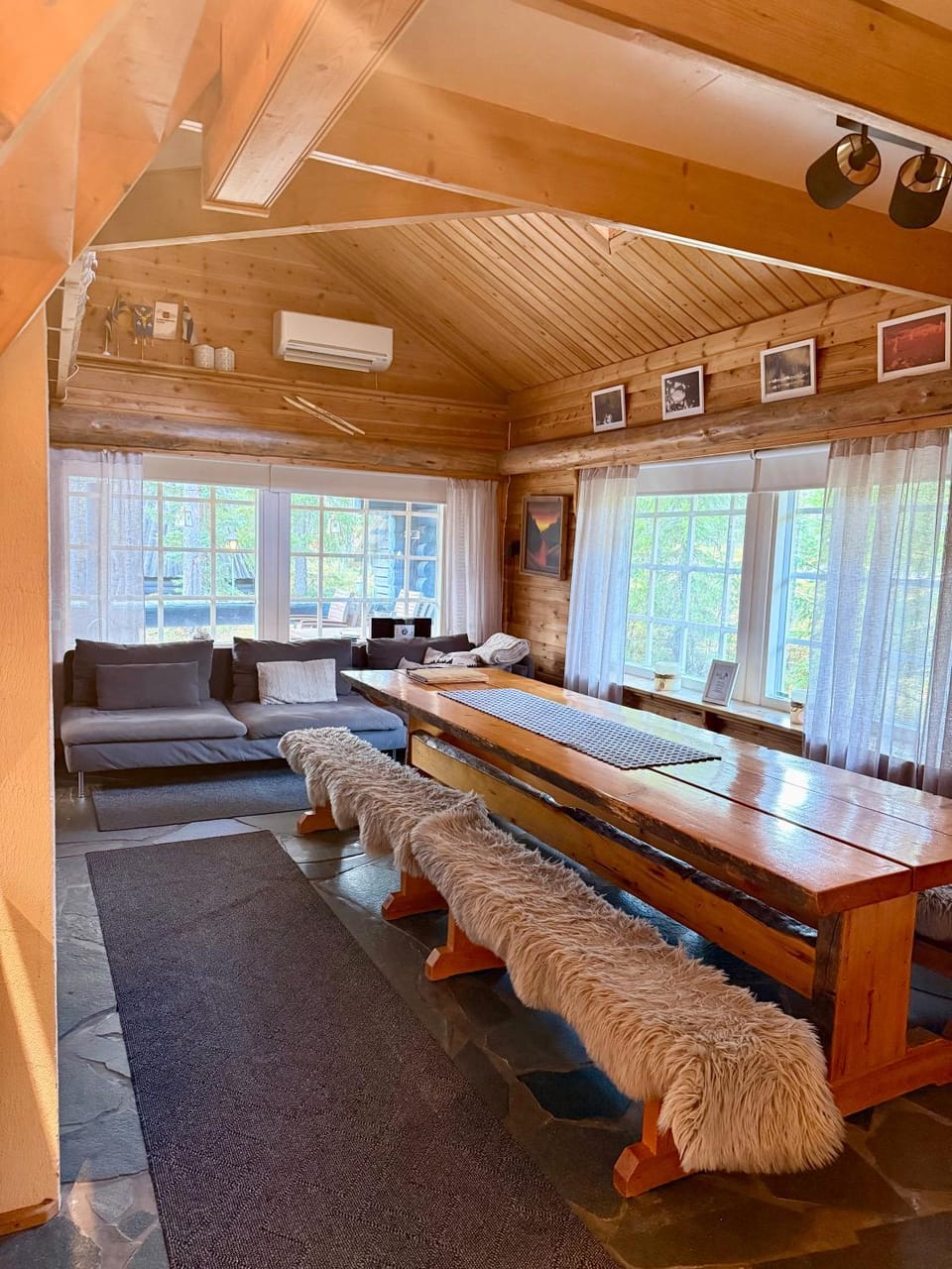 Living room, Seating area