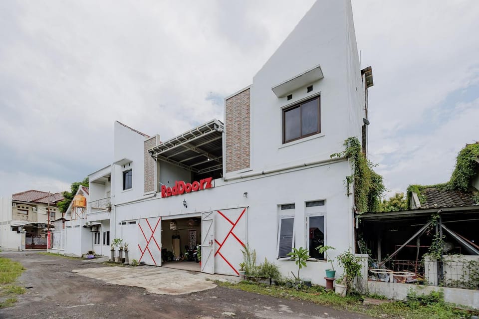 Facade/entrance