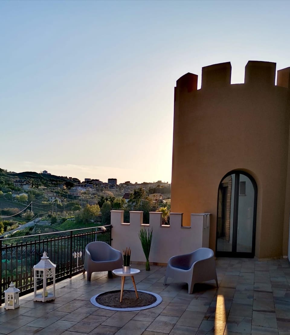 Property building, Children play ground, Coffee/tea facilities, View (from property/room), Balcony/Terrace, Swimming pool, Breakfast, Sunrise, Sunset