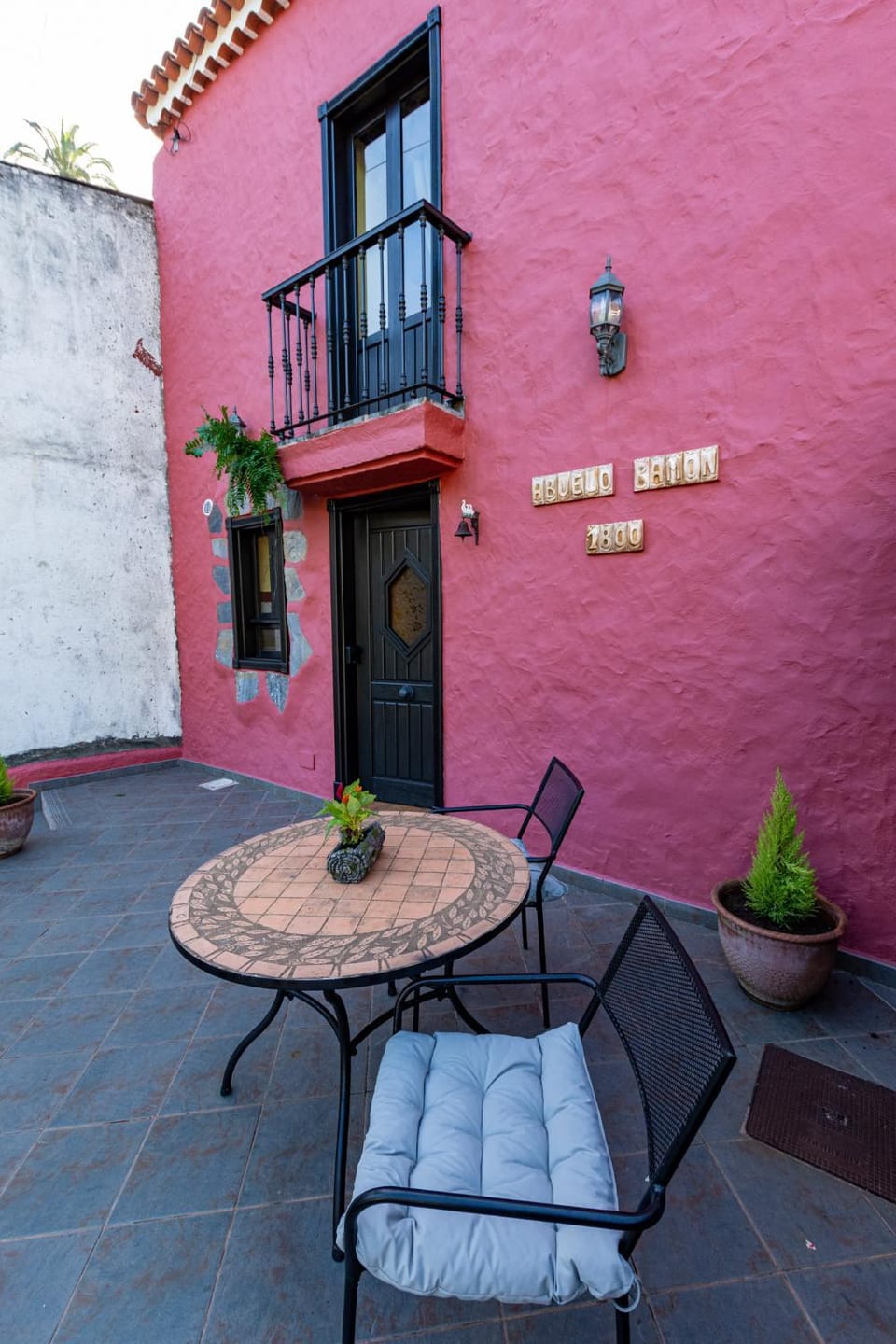 Facade/entrance